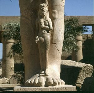 aegypten-highlights-karnak ramsesfrau 1979