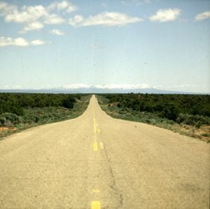 Endlose Ebenen mit Gebirgen am Horizont 1986