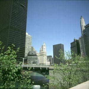 chicago-fluss mit Trumptowerbaulücke