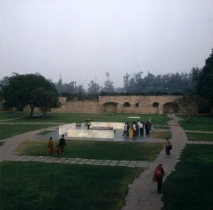 Indien-Delhi-Gandhi-Grabmal 1999