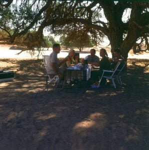 namibia-sossusvlei-picnic 1987