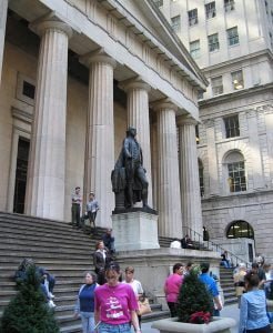 new-york-Federal Hall mit Touristen 2003