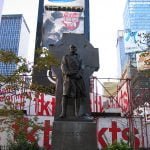 new-york-Times Square-auch ein Denkmal dabei 2003