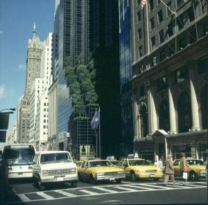 new-york-Fifth Avenue mit Trumptower und Airactgrün 1988