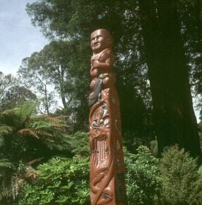 neuseeland-rotorua-fetischsaeule 2001