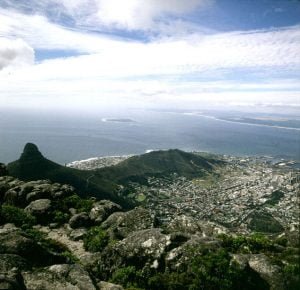 Suedafrika-Kapstadt - Blick zum Signalhill 1987