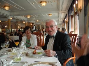 Traumschiff gute Stimmung beim Gesellschaftsabend