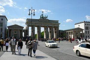 berlin-brandburger-tor-linden