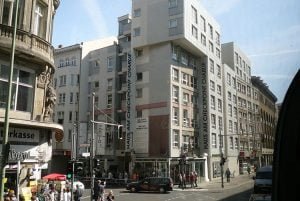 berlin-rundfahrt-checkpoint-charlie