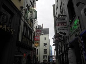 rhein-koeln-biergasse-2