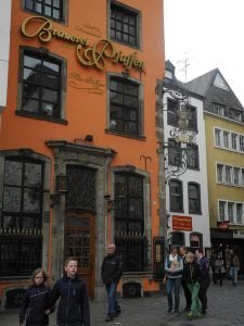 rhein-koeln-biergasse-3