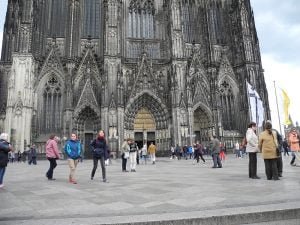 rhein-koelner-dom-domplatte