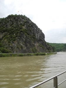 rhein-loreley-felsen-2