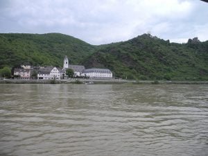 rhein-ufer-schloss