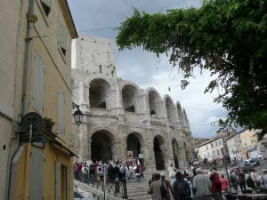 rhone-arles-eingang