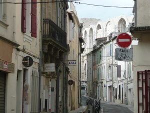 rhone-arles-gasse