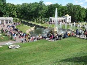 Petersburg-peterhof-menge 2015