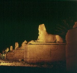 Luxortempel -Spingenallee 1977 Sockel ausgegraben