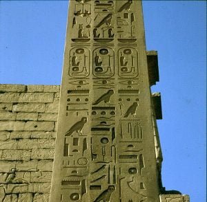 Luxortempel -1 Pylon Obelisk RamsesII