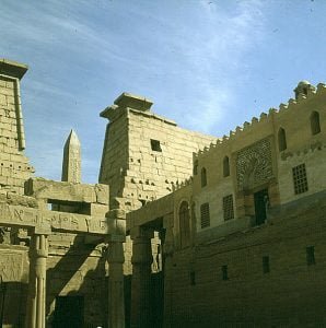 Luxortempel Obelisk-1.Hof integrierte Moschee