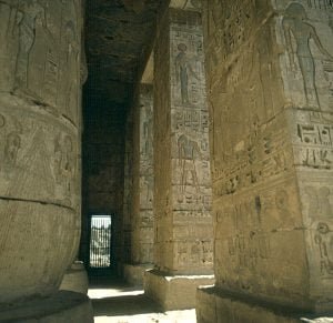 Totentempel-Medinet Habu-Pfeilerreihe