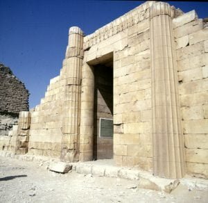 Gizeh-Sakkara-Djoser-kannelierte Säulen